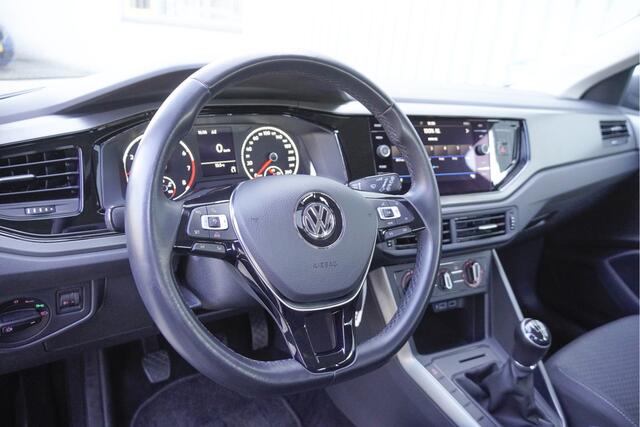 Volkswagen POLO 1.0 TSI 5drs Comfortline BJ2018 Lmv 15" | Led | Navi | Trekhaak | App-Connect | Airco | Cruise control | Getint glas