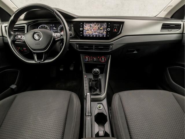 Volkswagen POLO 1.0 TSI Sportline (APPLE CARPLAY, GROOT NAVI, LM VELGEN, GETINT GLAS, SPORTSTOELEN, ADAPTIVE CRUISE, ARMSTEUN, NIEUWSTAAT)