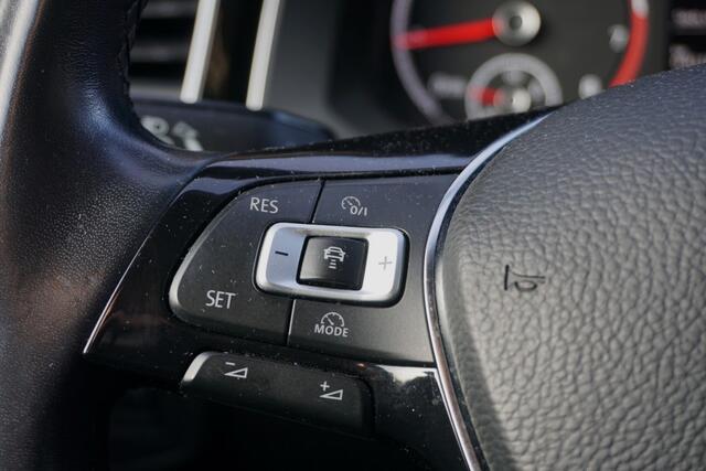 Volkswagen POLO 1.0 TSI Highline Navi/Trekhaak/PDC!