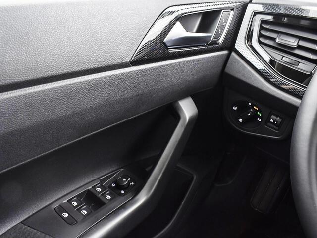 Volkswagen POLO Life Edition 1.0 TSI 95 pk 5 versn. Hand · Achteruitrijcamera · Parkeersensor achter · Velgen 'essex', 15 inch lichtmetaal ·