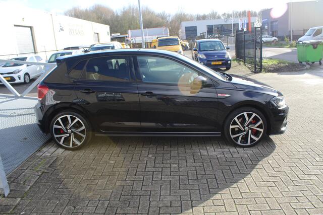Volkswagen POLO 2.0 TSI GTI Automaat/Achteruitrijcamera/Parkeersensoren rondom/Beats audio/Digital dash/Apple car play/Navigatie/Adaptive cruise control/Climate control/Stoelverwarming/Inklapbare en verwarmbare buitenspiegels
