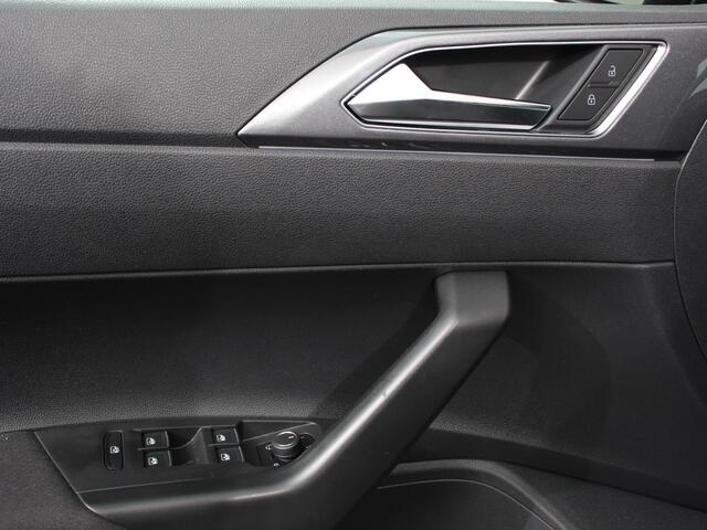 Volkswagen POLO 2.0 TSI GTI Automaat Navigatie Apple Carplay / Android Auto Adaptive Cruise Control Parkersensoren Park Assist Dodehoek Assistent Stoelverwarming Climate Control