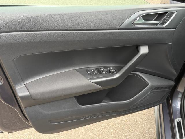 Volkswagen POLO 1.0 TSI DSG R-Line | Led gril | IQ light | Camera | Stoelverwarming | Carplay | Navi | Adapt. Cruise | Rijklaar incl. 1 jaar Bovag garantie