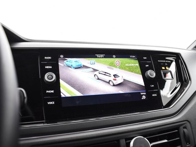 Volkswagen POLO 1.0 TSI 95PK DSG R-Line · Apple/Android Car Play · Camera · Clima · Navigatie · Draadloos laden · Getint glas · Garantie t/m 22-05-2027 of 100.000km