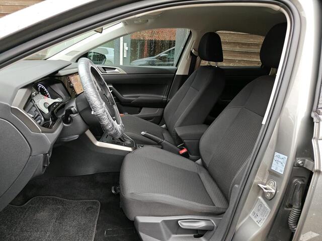 Volkswagen POLO 1.0 TSI 95PK DSG R-Line Edition / Airco / Navigatie / App-connect / Parkeersensoren V+A / Donkerglas / 16''LMV