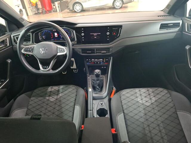 Volkswagen POLO 1.0 TSI 95pk R-Line / Virtual Cockpit Pro / App-Connect / Clima / Parkeersensoren / Donker Glas / 16" LMV