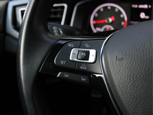 Volkswagen POLO 1.0 TSI Automaat Highline Business R /NAVI/PDC/ACC/16'LM/Drive select/LED/DAB+/Apple carplay/Donker glas/NAP! 1e eig!