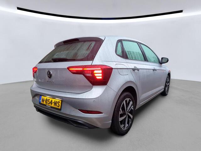 Volkswagen POLO 1.0 TSI Life / Navigatie / App connect / Parkeersensoren V+A / Lichtmetaal 16 inch /