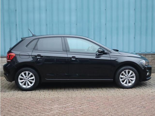 Volkswagen POLO Highline 1.0 TSI 95pk | NAVI | PARKEERSENSOREN | CLIMA | STOELVERW. |