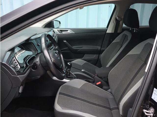 Volkswagen POLO Highline 1.0 TSI 95pk | NAVI | PARKEERSENSOREN | CLIMA | STOELVERW. |