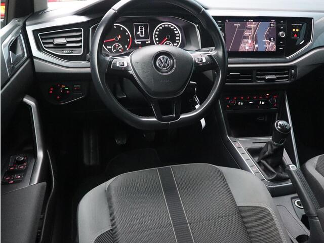 Volkswagen POLO Highline 1.0 TSI 95pk | NAVI | PARKEERSENSOREN | CLIMA | STOELVERW. |