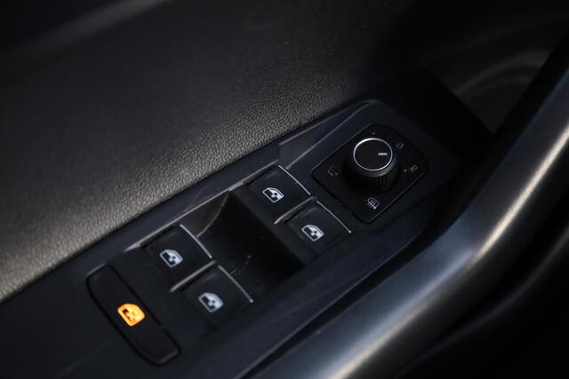 Volkswagen POLO 1.0 TSI Highline achteruitrijcamera, executive pakket, navigatie, spiegel pakket, PDC voor en achter, digital cockpit pro