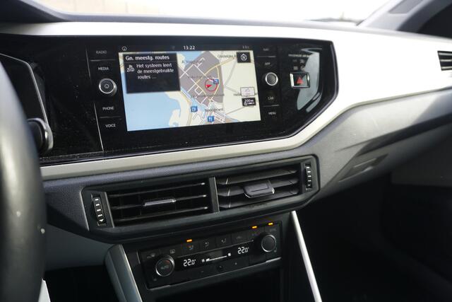Volkswagen POLO 1.0 TSI Highline DSG | CLIMATE | STOELVERWARMING | NAVI | PDC |