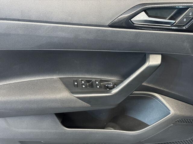 Volkswagen POLO 1.0 95pk TSI Life Edition Velgen 'Essex', 15 inch | Achteruitrijcamera | Parkeersensoren voor en achter