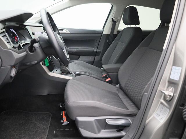 Volkswagen POLO 1.0 TSI R-Line Edition | All-Seasonbanden | R-Line Exterieurpakket | Adaptieve Cruise Control | Airconditioning | 16" LMV | Privacy Glass | Licht-& Regensensor | Apple Carplay & Android Auto
