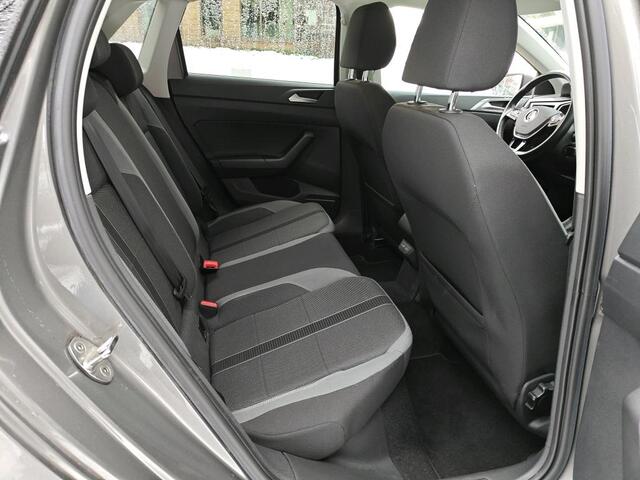 Volkswagen POLO 1.0 TSI Highline / AUTOMAAT/ PARK. SENSOREN/ DIGITAL DASHBOARD/ NAVI/ CLIMA/ 16" LMV