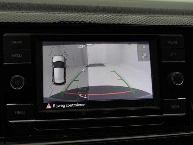 Volkswagen POLO 1.0 TSi Style | Virtual Cockpit | Camera | Stoelverwarming | Apple CarPlay | LED | Sensoren | 15 Inch | 37.902 Km!!