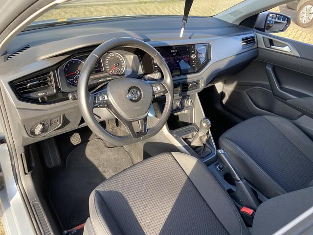 Volkswagen POLO 1.0 TSI 95PK Comfortline · Trekhaak · Parkeersensoren achter · Apple/Android Car Play ·