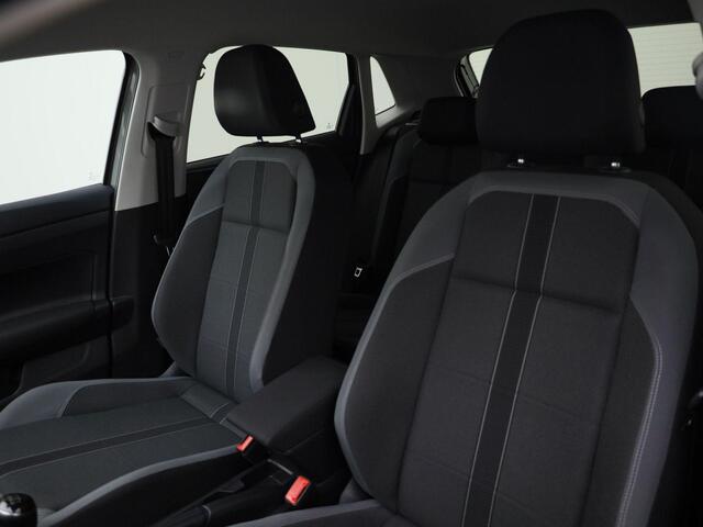 Volkswagen POLO 1.0TSI/95PK Highline · Navigatie · Apple/Android Car Play · Info Active Display · Navigatie · Clima · 16'' velgen · Parkeersensoren
