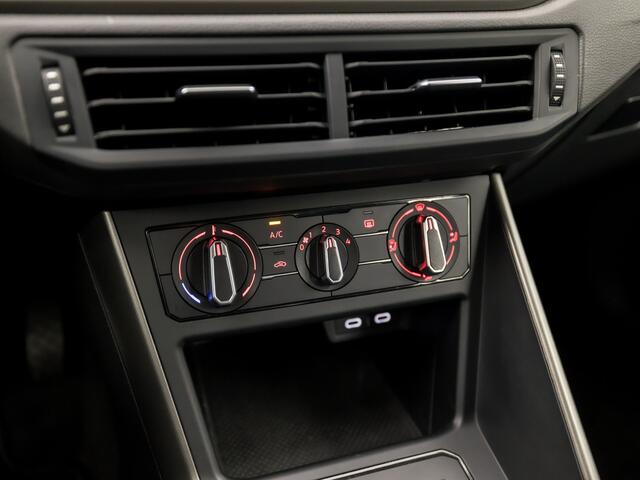 Volkswagen POLO 1.0 TSI Sportline Automaat (APPLE CARPLAY, GROOT NAVI, LM VELGEN, SPORTSTOELEN, PARKEERSENSOREN, ADAPTIVE CRUISE, NIEUWSTAAT)