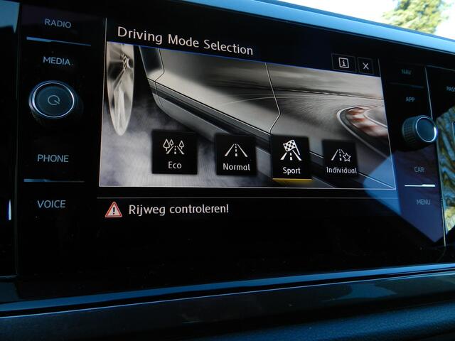 Volkswagen POLO 1.0 TSI Highline - R-Line - Apple CarPlay - Digital Cockpit - Weinig KM's - 100% Onderhouden - Carbon Exclusive