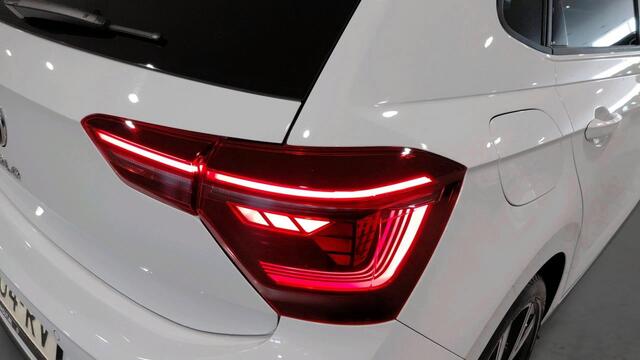 Volkswagen POLO 1.0 TSI aut. R-Line Business | Panoramadak | 17" | Camera |