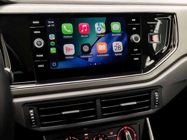 Volkswagen POLO 1.0 TSI Sportline (APPLE CARPLAY, GROOT NAVI, ADAPTIVE CRUISE, SPORTSTOELEN, LM VELGEN, ARMSTEUN, NIEUWE APK, NIEUWSTAAT)