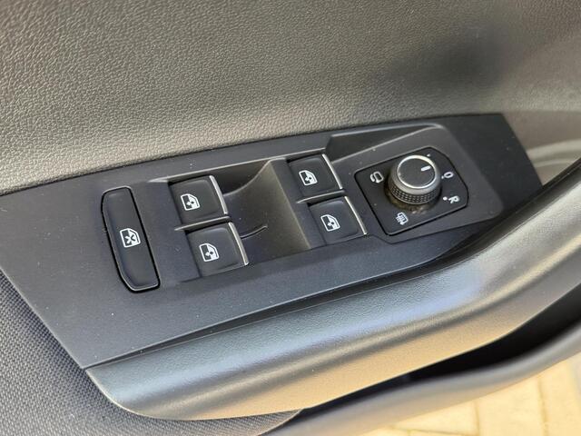 Volkswagen POLO 1.0 TSI Life Business | Automaat | IQ Light | Stoelverwarming | Navigatie | Camera | alcantara