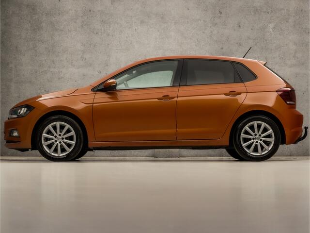 Volkswagen POLO 1.0 TSI Sportline (APPLE CARPLAY, CLIMATE, PARKEERSENSOREN, SPORTSTOELEN, GETINT GLAS, LM VELGEN, ADAPTIVE CRUISE, TREKHAAK, NIEUWSTAAT)
