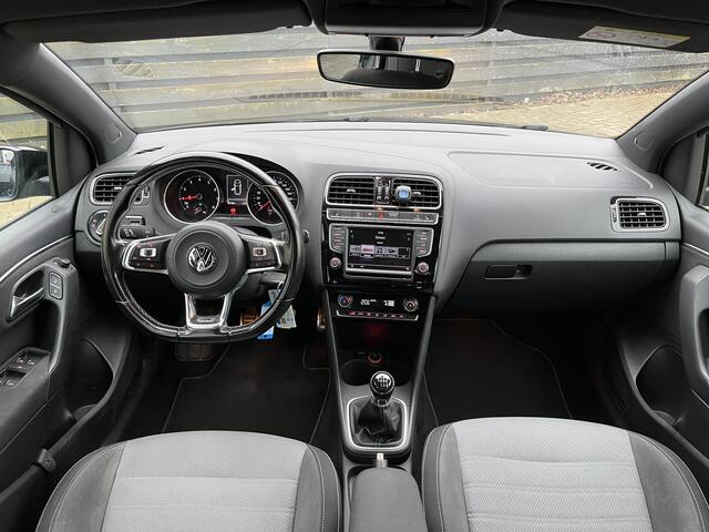 Volkswagen POLO 1.0 TSI R-line Highline / 17 inch / Clima / Cruise / Carplay /Stoelverwarming