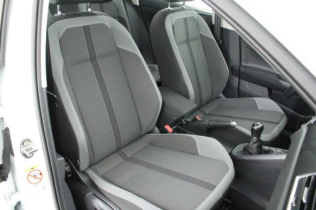 Volkswagen POLO 1.0 TSI 95pk R-Line Highline Trekhaak Navigatie Parkeersensoren