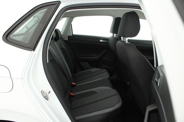 Volkswagen POLO 1.0 TSI 95pk R-Line Highline Trekhaak Navigatie Parkeersensoren