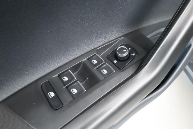 Volkswagen POLO 1.0 TSI Comfortline | Navi by Apple CarPlay | Keyless | Camera | Airco | 17'' | Trekhaak | PDC