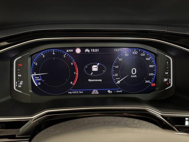 Volkswagen POLO 1.0 IQ Light/Stoelverwarming/Navi/Carplay