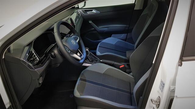 Volkswagen POLO 1.0 TSI DSG Style Nieuw Type | Navigatie | Climate Control | Parkeer sensoren | Cruise control adaptive | Lichtmetalen velgen