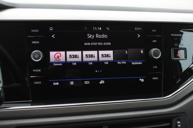 Volkswagen POLO 1.0 TSI AUTOMAAT / Navigatie / Parkeerhulp V+A / 15'' / Stoelverwarming / CarPlay / Cruise Control