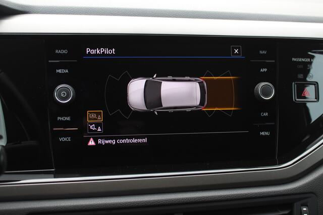 Volkswagen POLO 1.0 TSI AUTOMAAT / Navigatie / Parkeerhulp V+A / 15'' / Stoelverwarming / CarPlay / Cruise Control