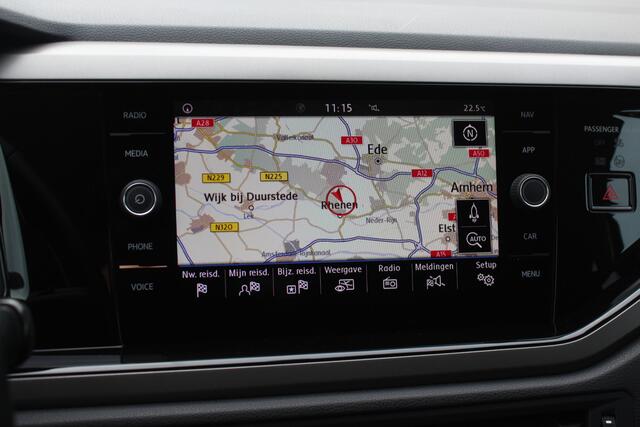 Volkswagen POLO 1.0 TSI AUTOMAAT / Navigatie / Parkeerhulp V+A / 15'' / Stoelverwarming / CarPlay / Cruise Control