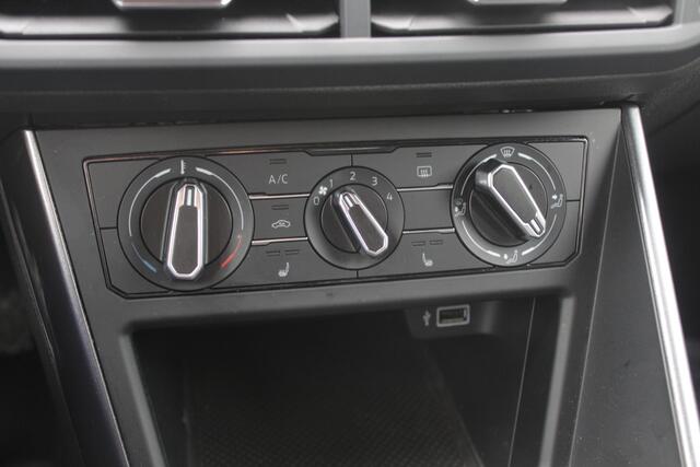 Volkswagen POLO 1.0 TSI AUTOMAAT / Navigatie / Parkeerhulp V+A / 15'' / Stoelverwarming / CarPlay / Cruise Control