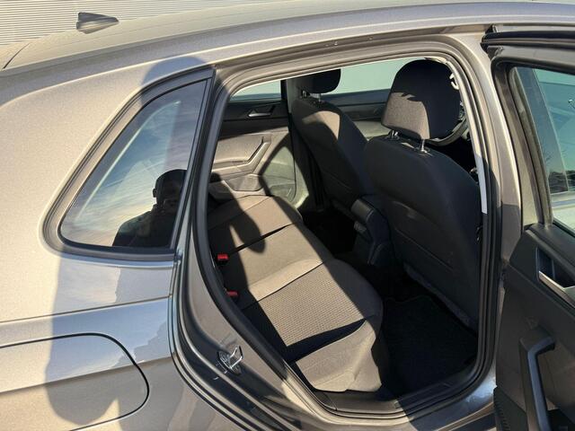 Volkswagen POLO 1.0 TSI Comfortline Business | Parkeersensoren voor & Achter | Climate controle | Apple Carplay of Android Auto | Adapt. Cruise Controle