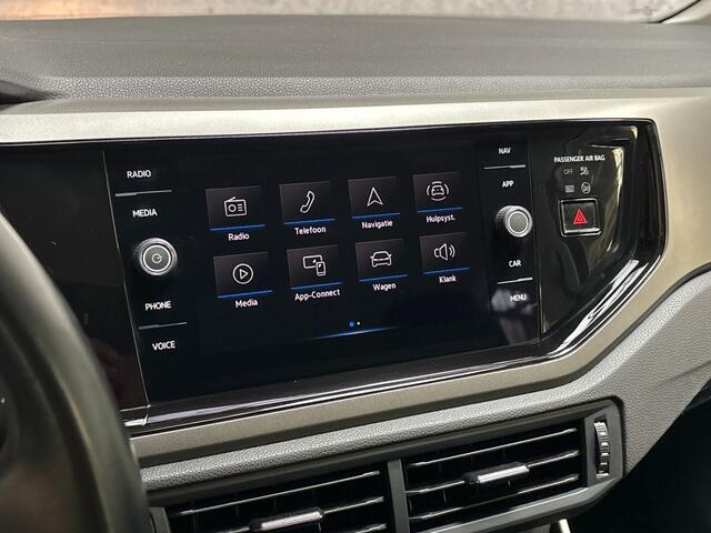 Volkswagen POLO 1.0 Sportline (APPLE CARPLAY, GROOT NAVI, CRUISE, ARMSTEUN, SPORTSTOELEN, BLUETOOTH, NIEUWE APK, NIEUWSTAAT)