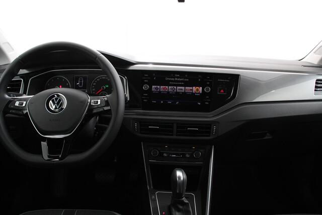 Volkswagen POLO 1.0 TSI DSG Highline Navigatie Apple Carplay / Android Auto Climate Control Cruise control Lichtmetalen Velgen