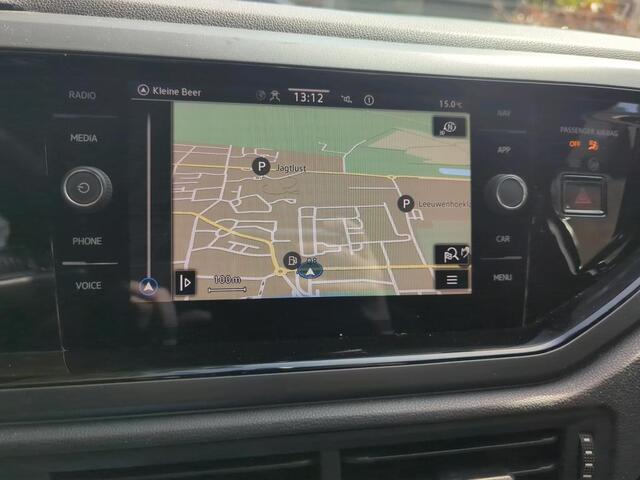 Volkswagen POLO 1.0 TSI R-Line / Navigatie / App connect / Parkeersensoren V+A / Climate controle / Lichtmetaal 16 inch /