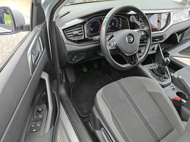 Volkswagen POLO 1.0 TSI Highline Executive Navigatie / Clima / Extra get. Glas / App-connect / 16"LM velgen