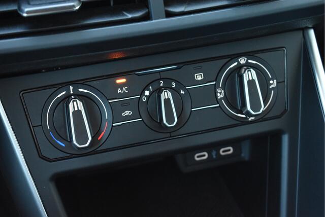 Volkswagen POLO 1.0 TSI Life Facelift! Adaptive cruise, PDC v+a, LED, Carplay