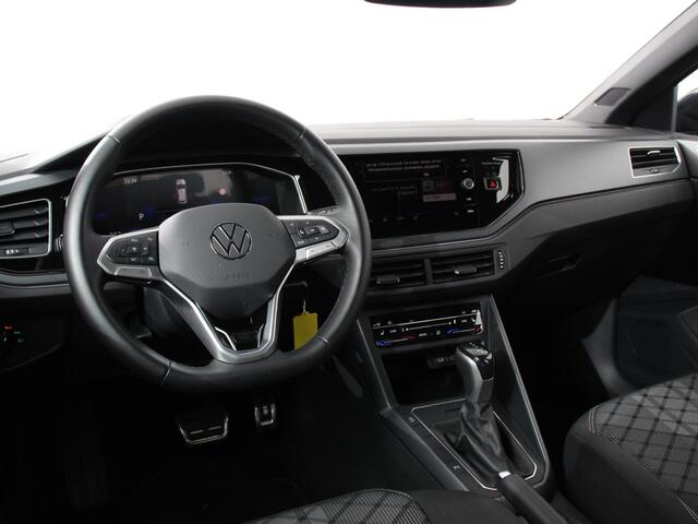 Volkswagen POLO 1.0 TSI R-Line Automaat Camera Digitale Cockpit Parkeer sensoren Adaptive Cruise control Climate Control Lichtmetalen velgen Stoelverwarming Navigatie Apple Carplay/Android Auto