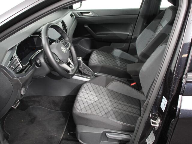 Volkswagen POLO 1.0 TSI R-Line Automaat Camera Digitale Cockpit Parkeer sensoren Adaptive Cruise control Climate Control Lichtmetalen velgen Stoelverwarming Navigatie Apple Carplay/Android Auto