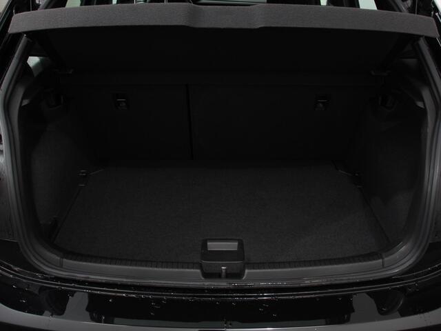 Volkswagen POLO 1.0 TSI R-Line Automaat Camera Digitale Cockpit Parkeer sensoren Adaptive Cruise control Climate Control Lichtmetalen velgen Stoelverwarming Navigatie Apple Carplay/Android Auto