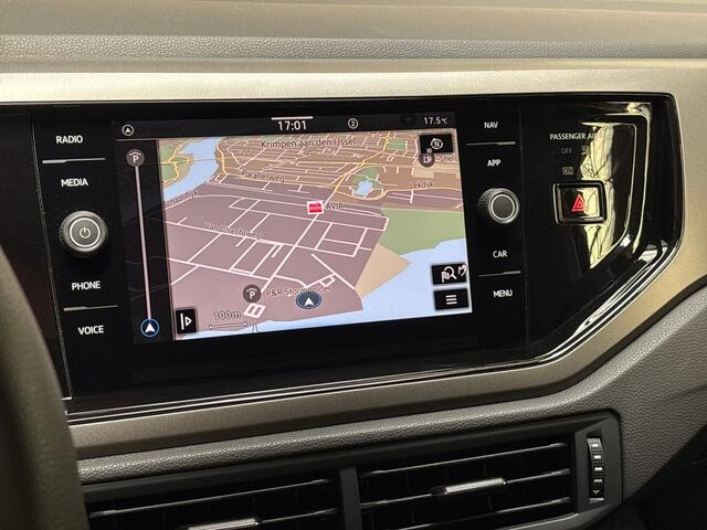 Volkswagen POLO 1.0 TSI Highline Sport Automaat (GROOT NAVI, CLIMATE CONTROL, STOELVERWARMING, ADAPTIVE CRUISE, SPORTSTOELEN, LM VELGEN, ELEK PAKKET, PAEKEERSENSOREN, NIEUWSTAAT)