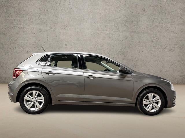 Volkswagen POLO 1.0 TSI Sportline (APPLE CARPLAY, GROOT NAVI, CLIMATE, STOELVERWARMING, SPORTSTOELEN, CRUISE, PARKEERSENSOREN, LM VELGEN, NIEUWE APK, NIEUWSTAAT)